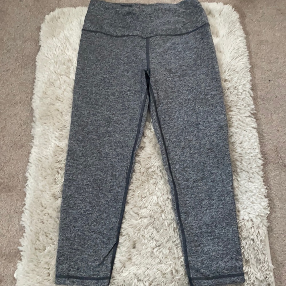 NWOT Victoria’s Secret gray cropped leggings small